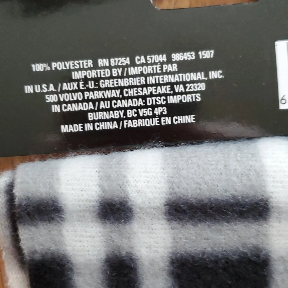 2 Pack‎ NWOT Men's Fleece Scarf Black & Cream, Black Plaid